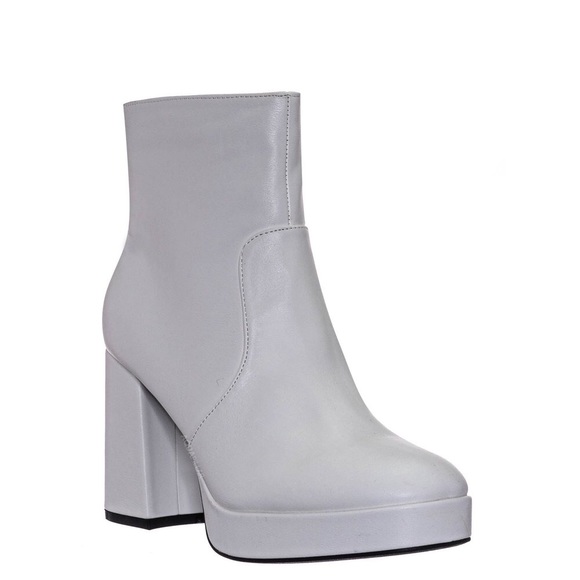 1 LEFT !! WALK MY WAY CHUNKY WHITE BOOTIES - Picture 2 of 10